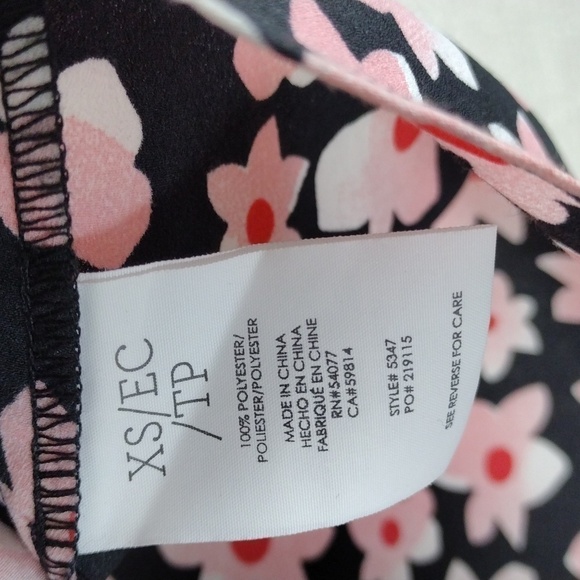 Cabi Black Pink Floral V-Neck Pleated Front Short Cap Sleeve Pullover Tunic Top - Picture 7 of 12